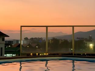 the xym hotel