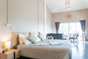 the beach cha am suite