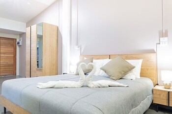 the beach cha am suite