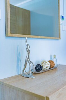 the beach cha am suite