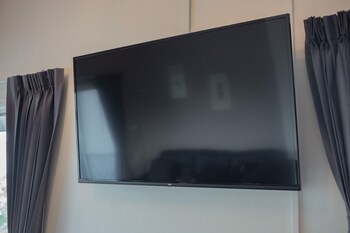 the beach cha am suite