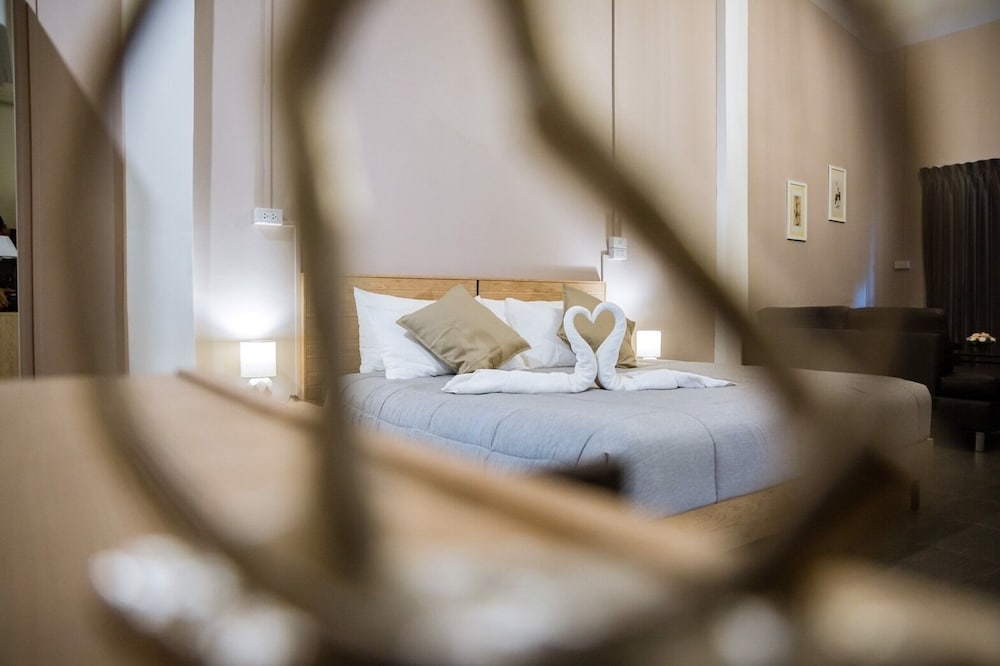 the beach cha am suite