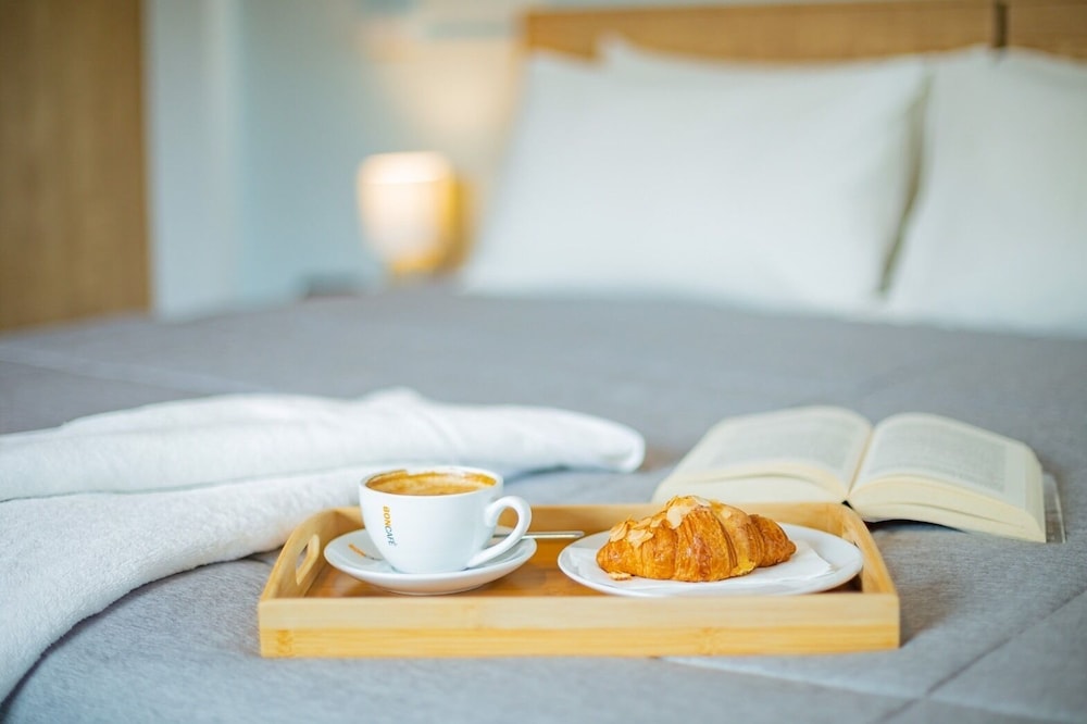 the beach cha am suite