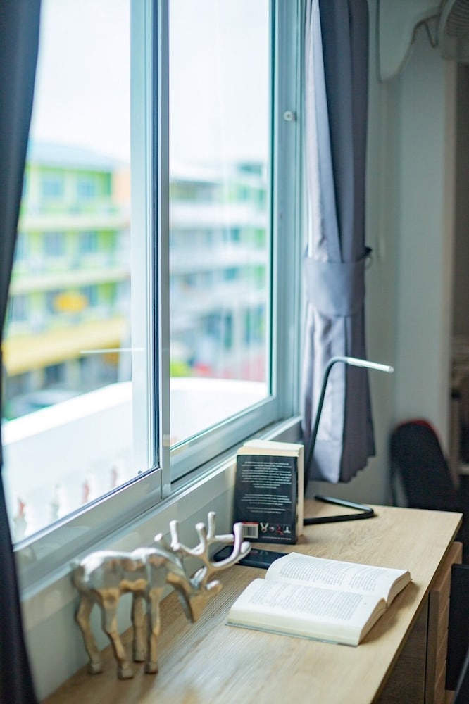 the beach cha am suite