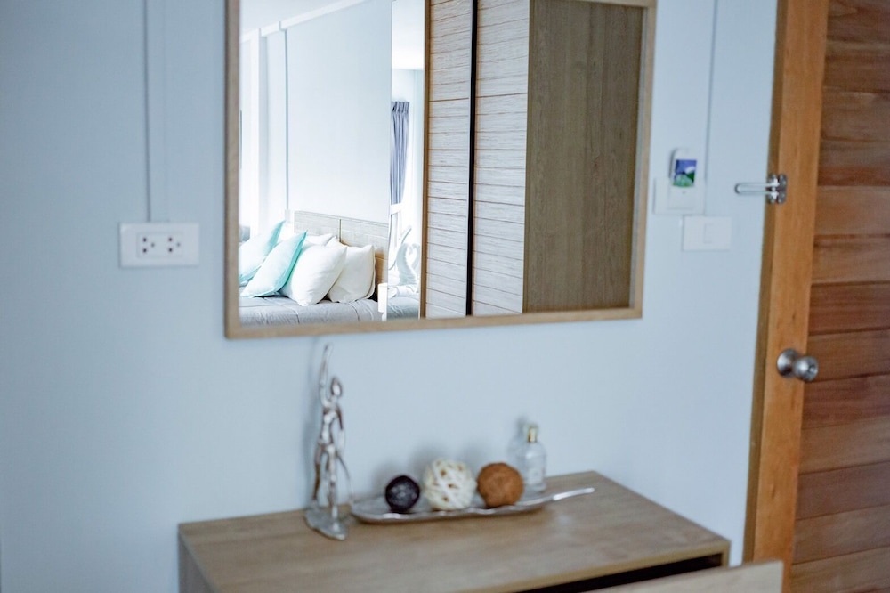 the beach cha am suite