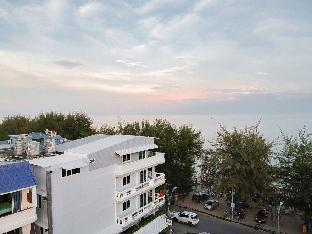 the beach cha am suite