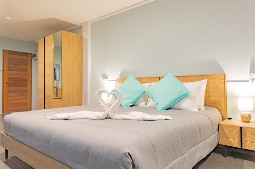 the beach cha am suite