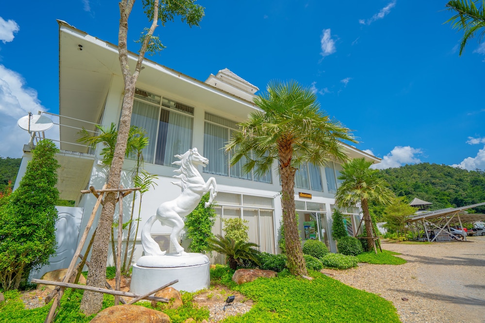 the white house boutique chiangrai