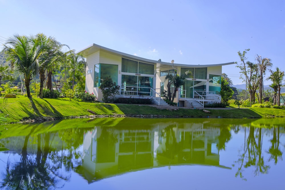 the white house boutique chiangrai