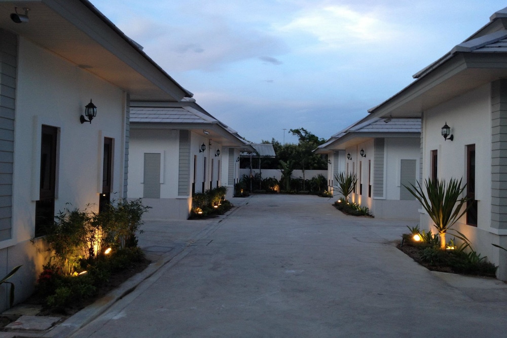the sixnature resort bangsaen