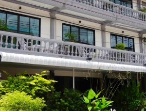 the beach cha am residence