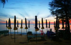 the beach cha am residence