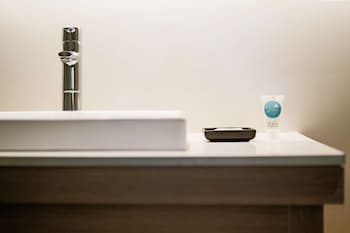 hyatt place bangkok sukhumvit 24