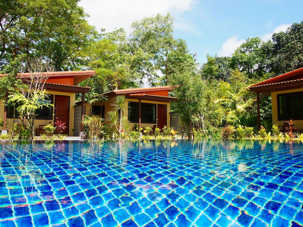 At Bangsak Resort,32/5 Moo 7, Baan Bangsak, Bang Muang,3 star