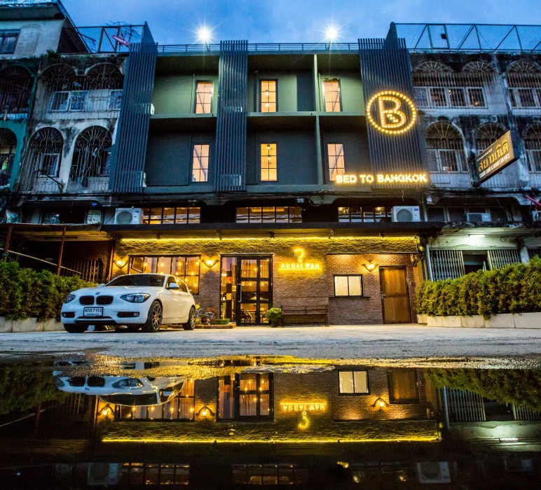 bed to bangkok hostel