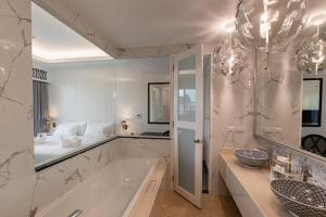 Siam Tharadol,Bangkok>>Bang Na,4 star