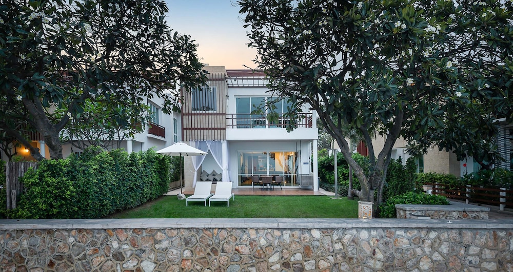 simantra private villas