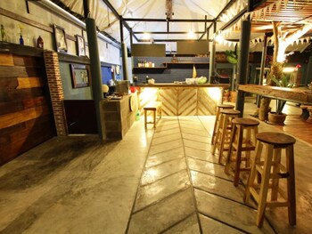 above the sea guesthouse