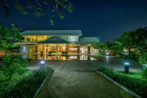 huahin condotel and resort taweeporn