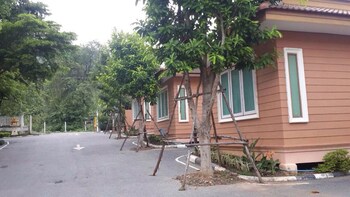 Baandara Resort Saraburi,Near Adisorn Golf Course,3 star