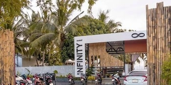 infinity beach club hostel