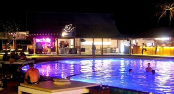 infinity beach club hostel