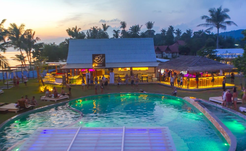 infinity beach club hostel