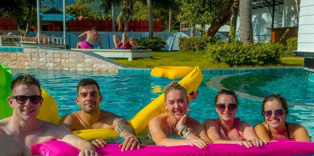 infinity beach club hostel