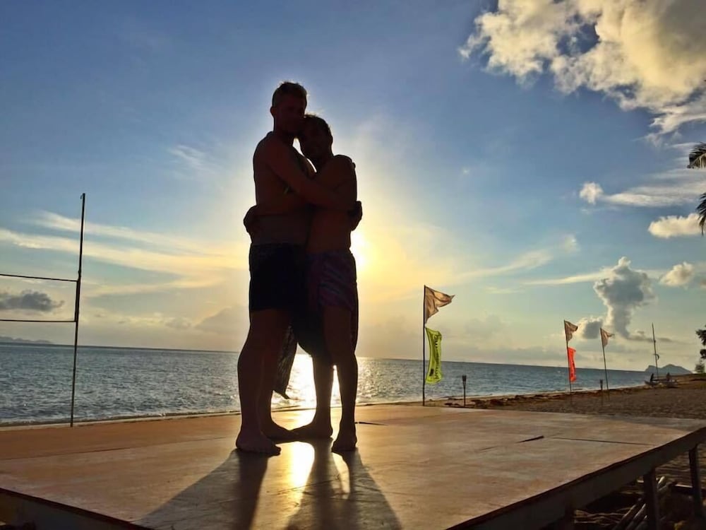 infinity beach club hostel