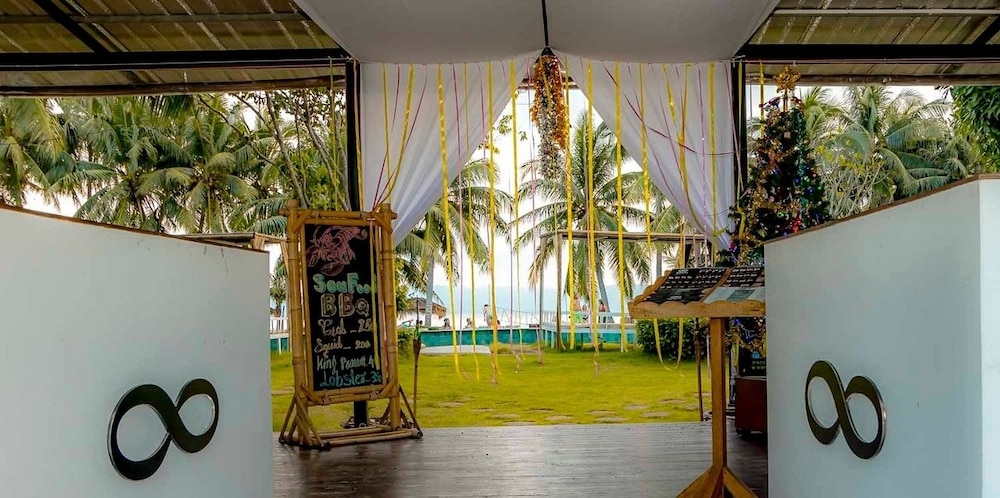 infinity beach club hostel