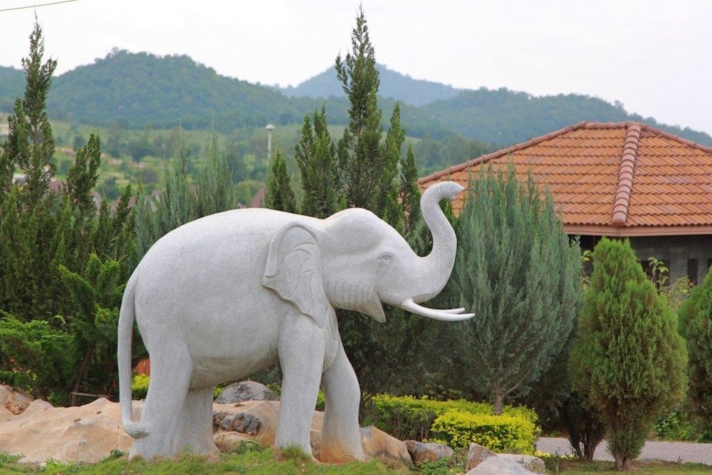 thongsathit hill resort khao yai