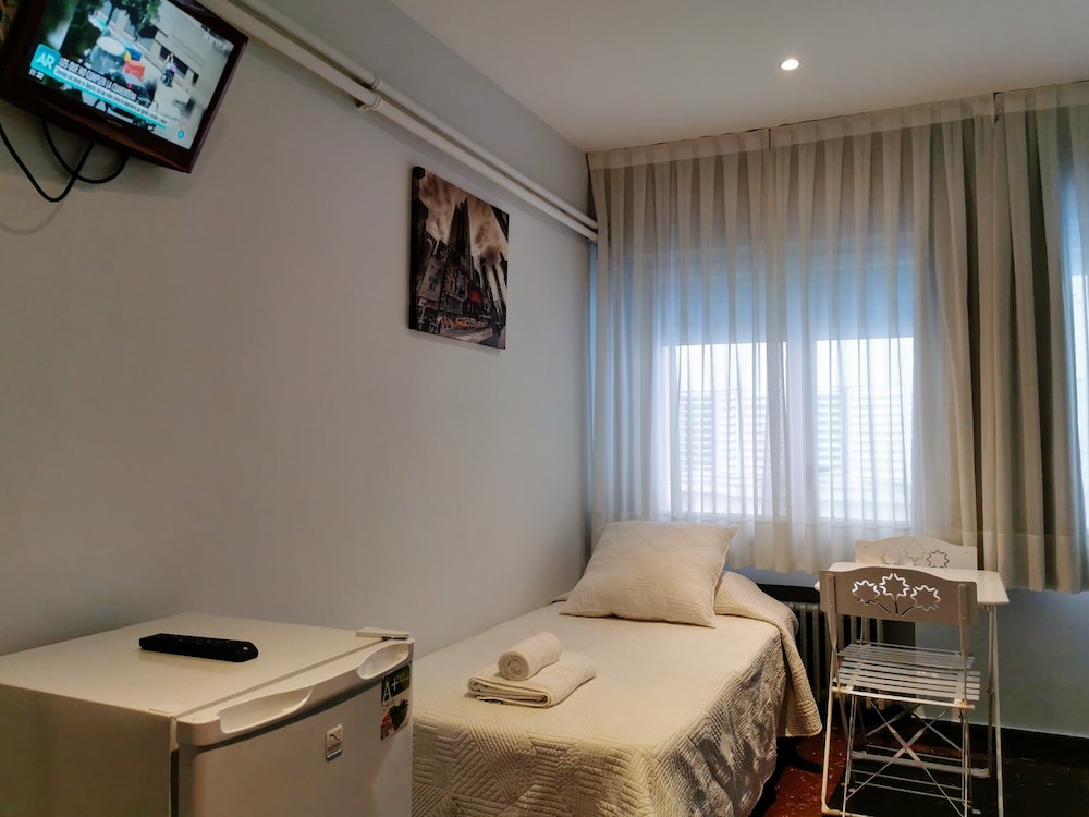 barcelona city street hostal