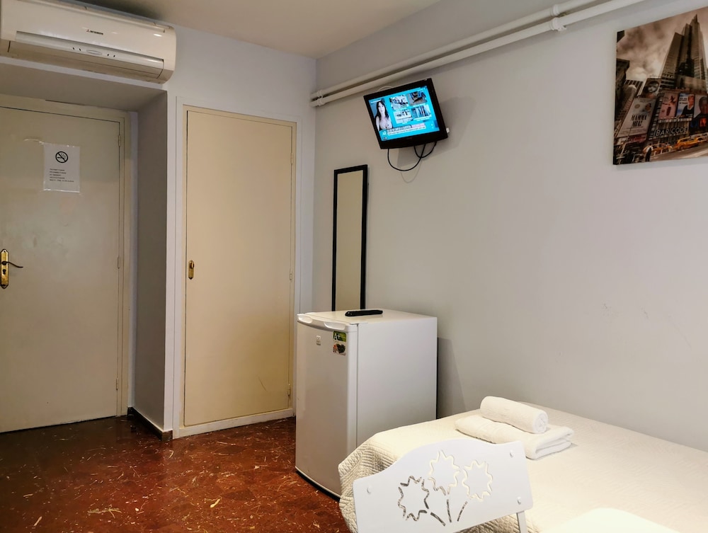 barcelona city street hostal