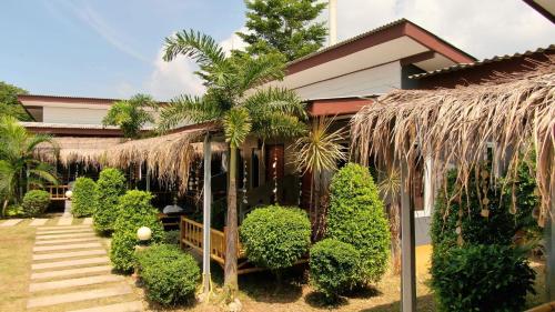 popular lanta resort