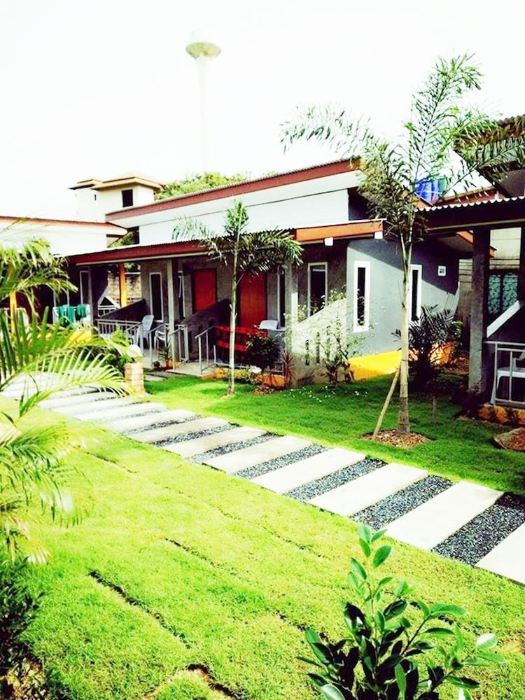 popular lanta resort