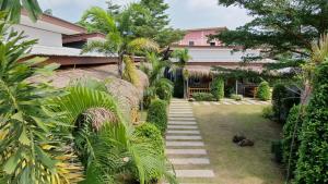 popular lanta resort