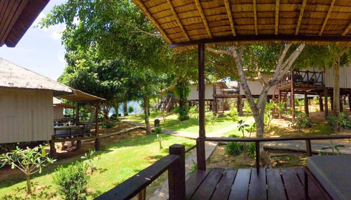 hip seaview resort at phi phi