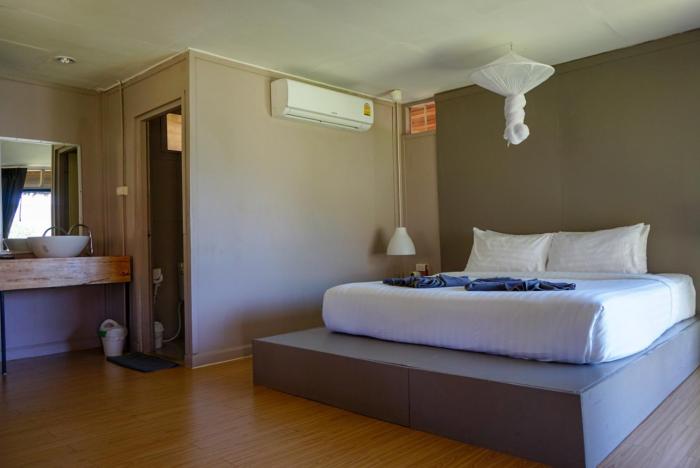 hip seaview resort at phi phi