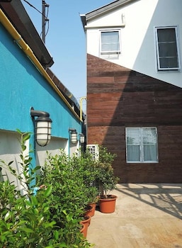 urban bed hostel adults only