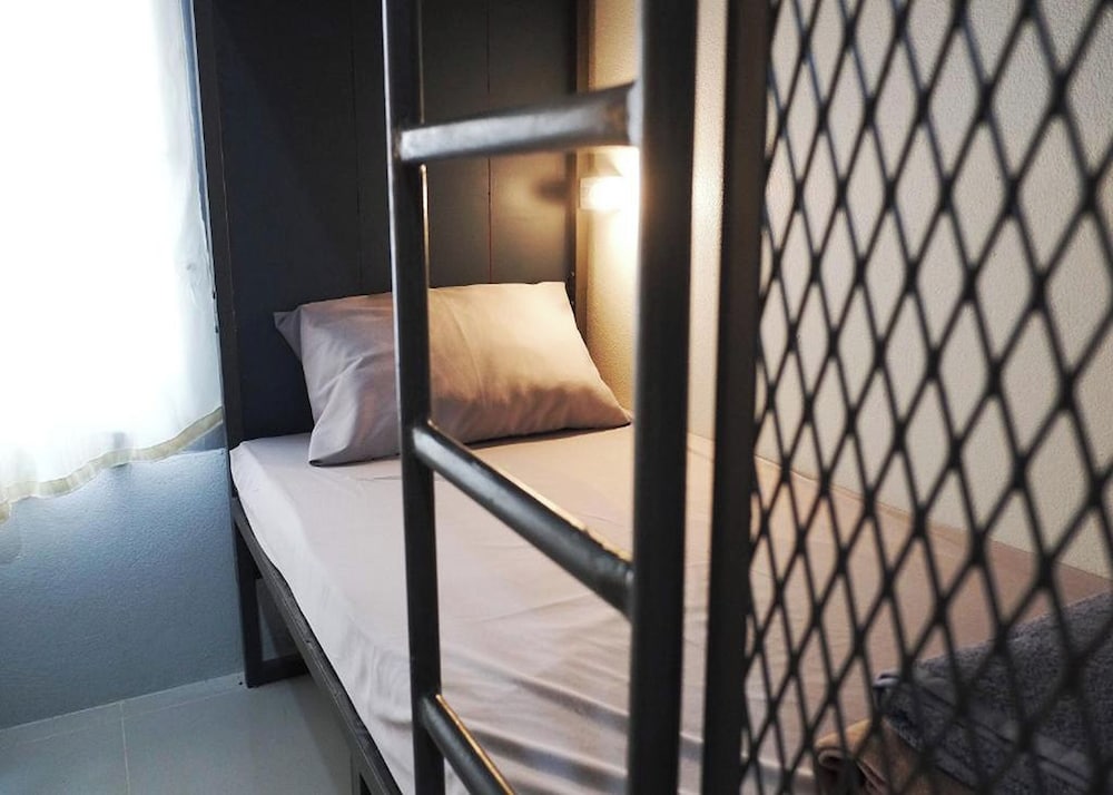 urban bed hostel adults only