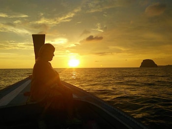 koh mook hostel