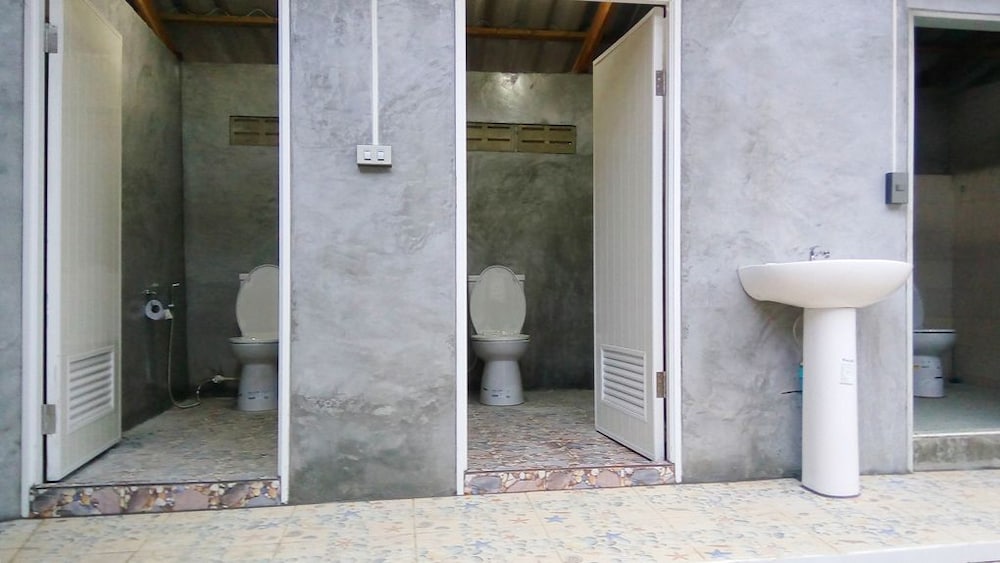 koh mook hostel