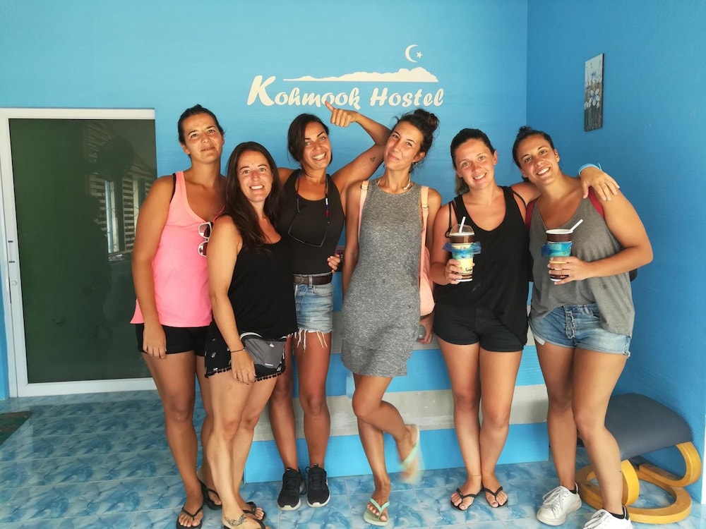 koh mook hostel