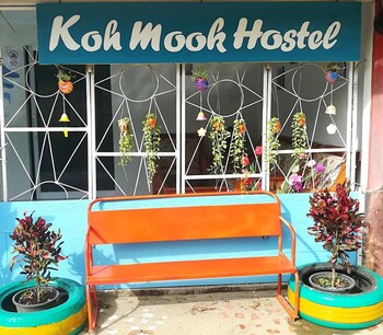 koh mook hostel