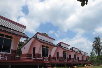 lomtalay resort trat