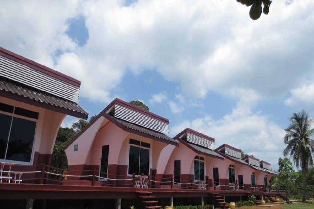 lomtalay resort trat