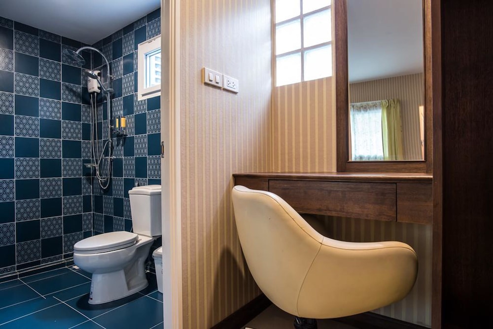 sunday j resort and restaurant