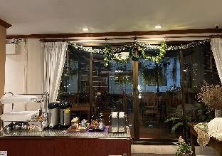 ritzy house hotel