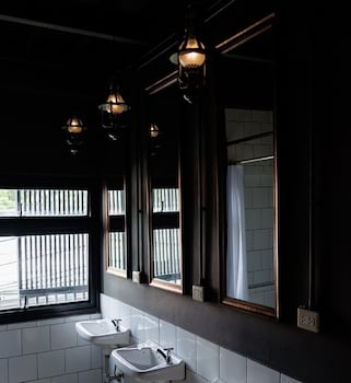 heyyyy bangkok hostel