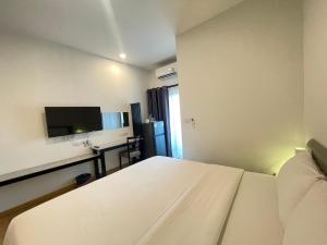 chonlapruk lakeside hotel